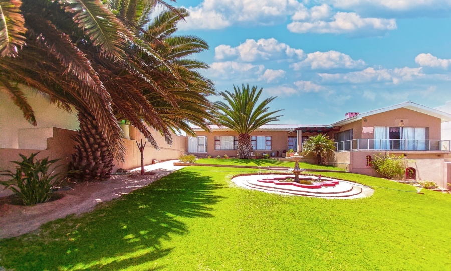 4 Bedroom Property for Sale in Port Nolloth Northern Cape